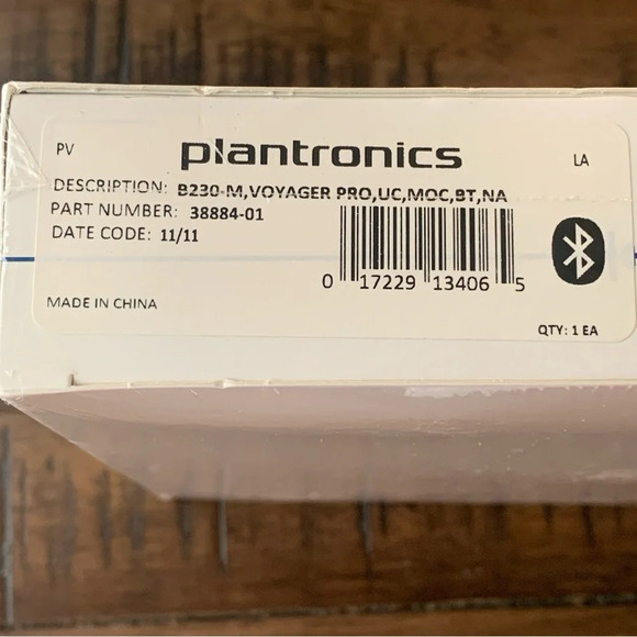 Plantronics Voyager PRO UC V2 B230-M Bluetooth Wireless Mobile PC Headset System - Picture 6 of 11